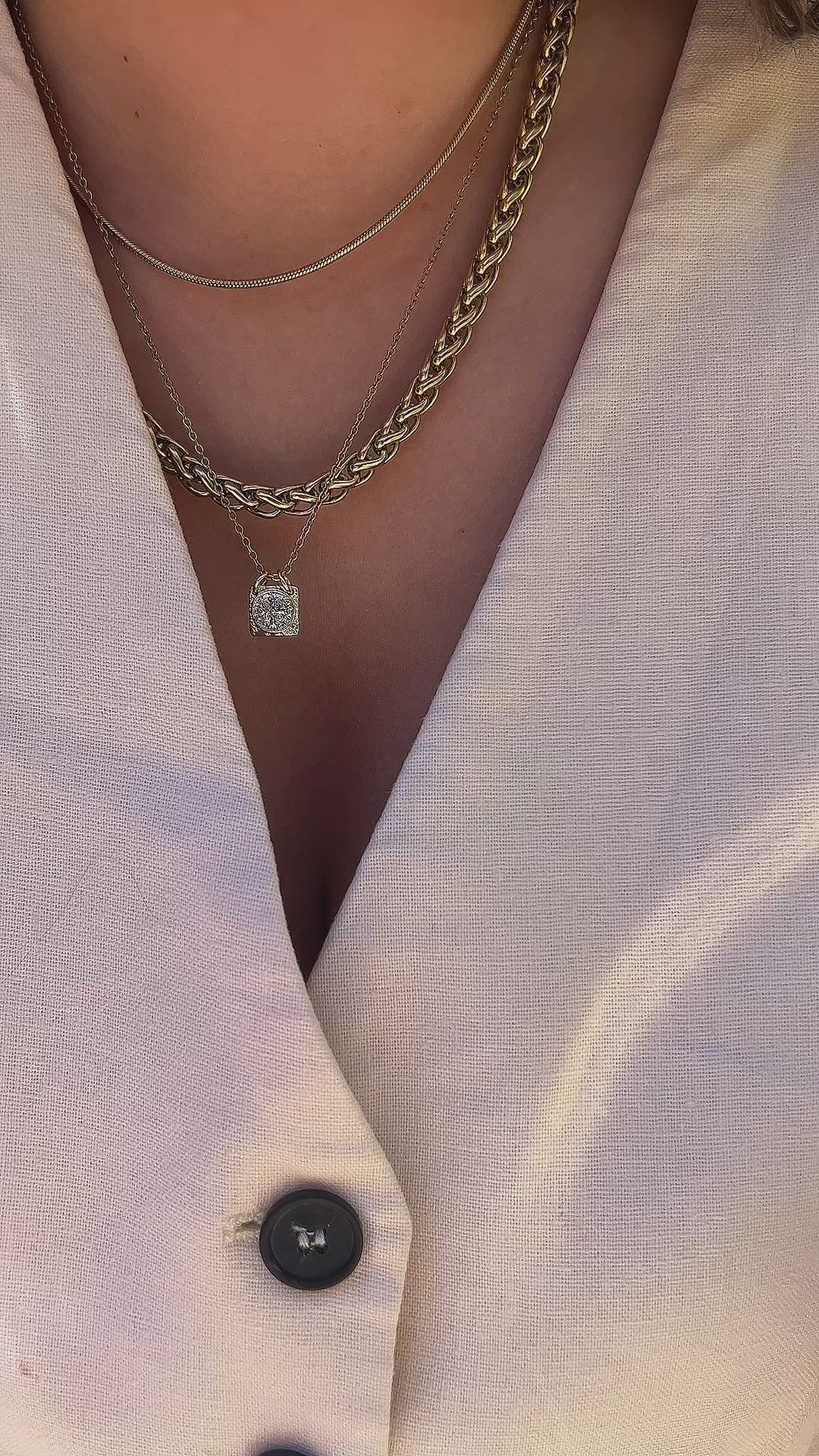 MAGIC | Colar Tipo Escapulário com Medalhas Simbólicas Multicolor em Aço Inox