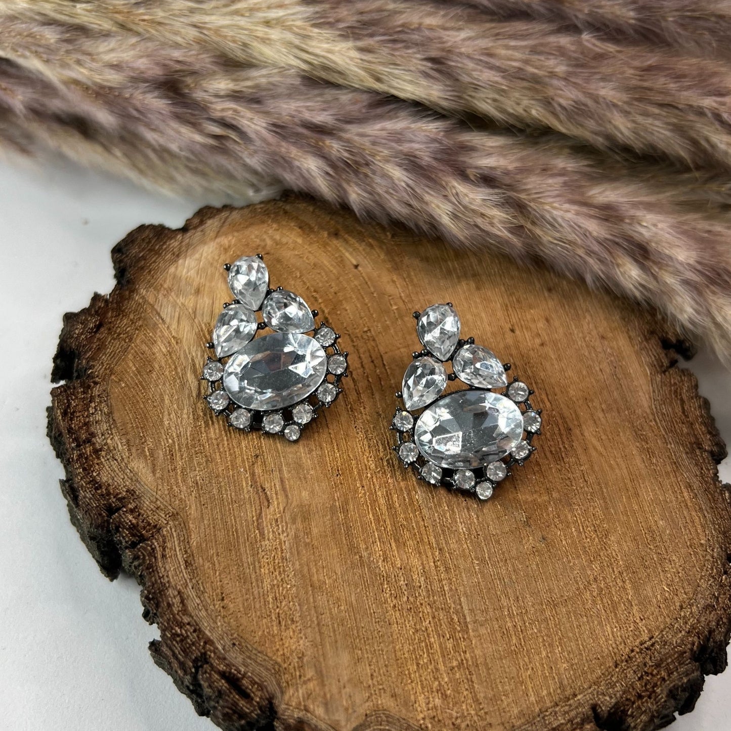 Medium earrings with crystals