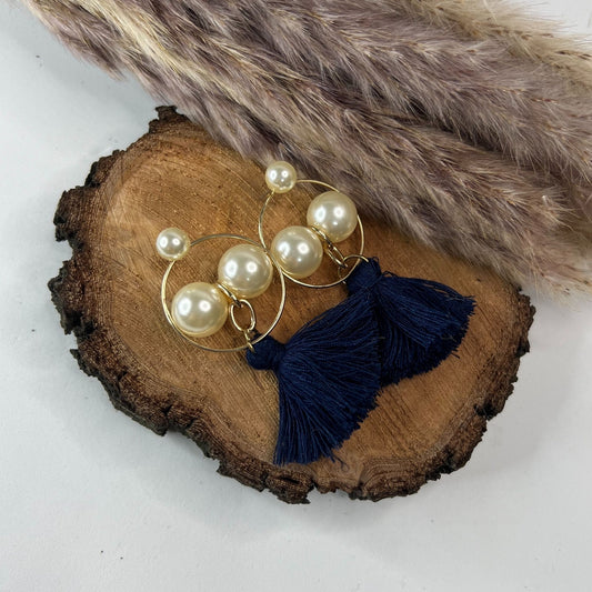 Fruffle earrings with navy blue pearls