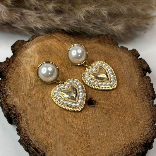 Earrings with heart and pearls