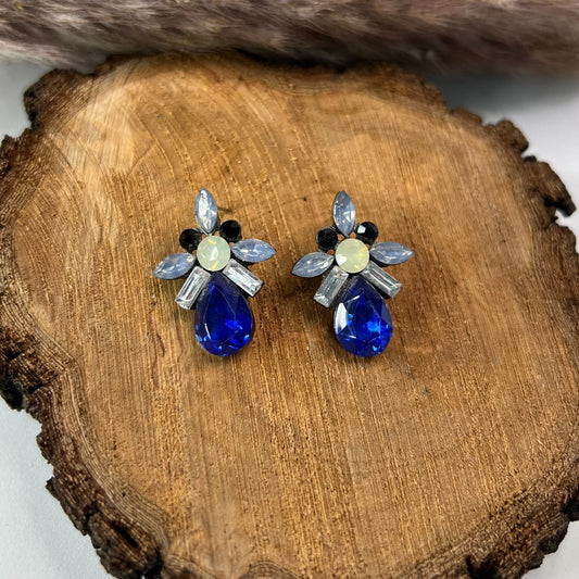 Earrings with blue crystals